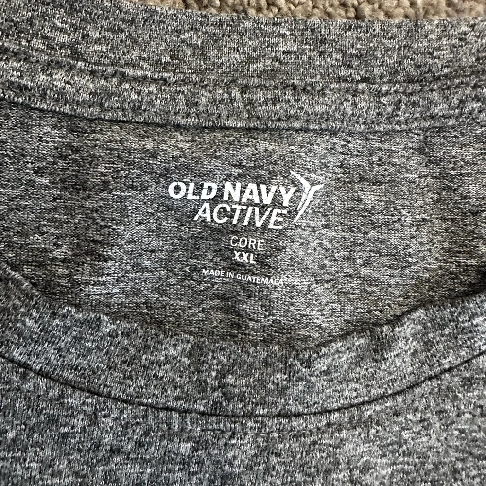 A pair of XXL Old Navy, active short sleeve crewneck shirt, navy gray - Picture 3 of 4